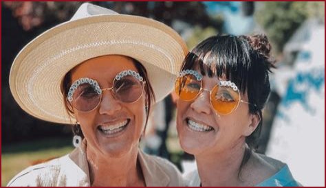 How to get on 'Unsellable Houses'? Lyndsay Lamb and Leslie Davis work their magic to transform outdated homes to make them sale-worthy