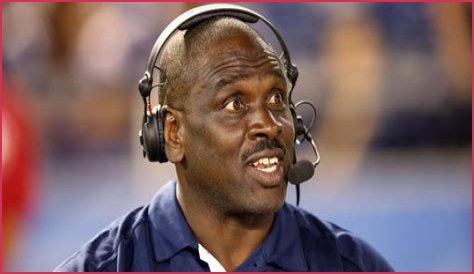 Nate Newton (NFL) Wiki Bio, net worth, wife, son, weight, arrested