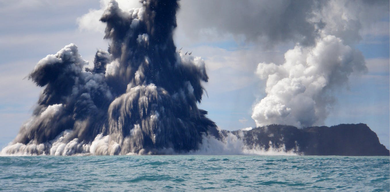 Underwater volcanoes how ocean colour changes can sign an imminent