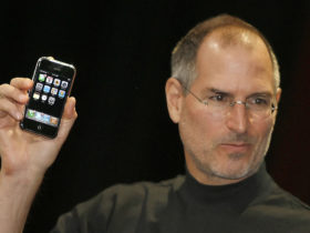 Wow The smartphone was correctly predicted by this man in