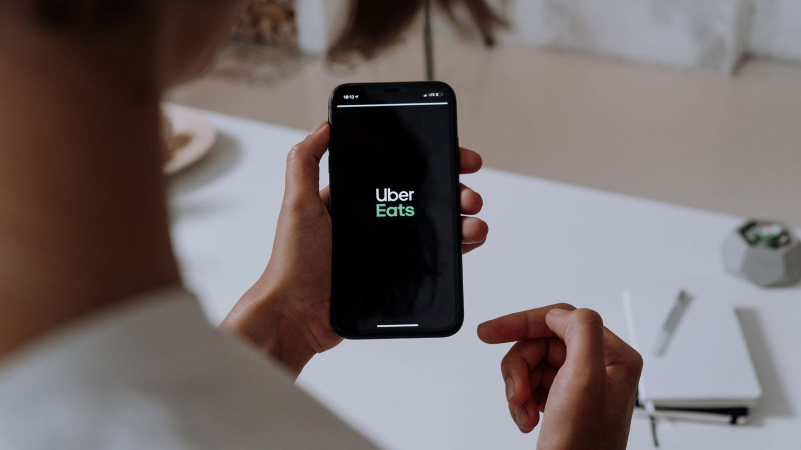 Uber Eats comes up with wet dream for the Dutch