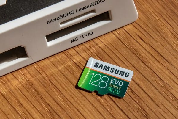 Samsung EVO Select 128GB microSD card