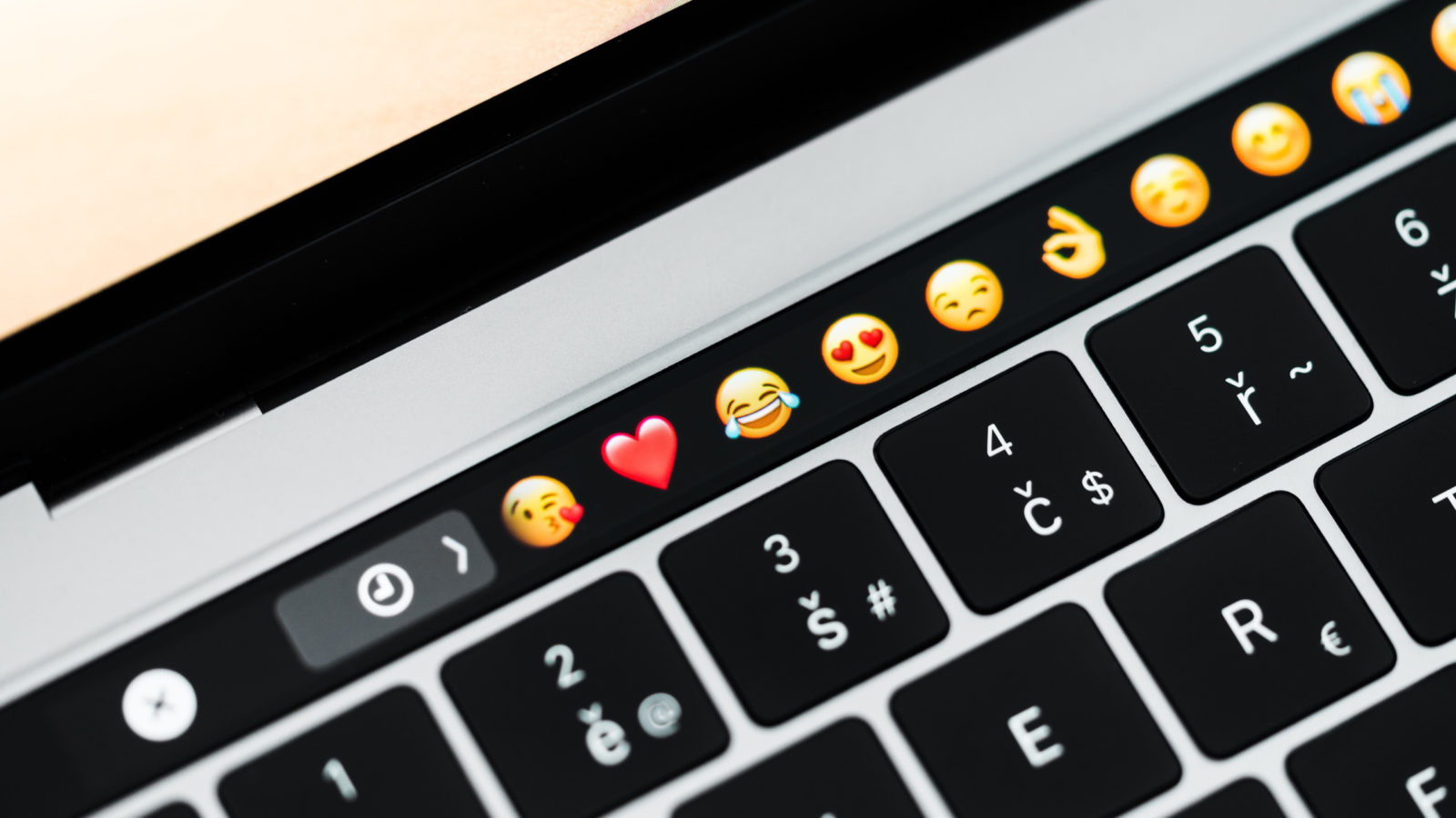 WhatsApp looks to expand responding with emoji very soon
