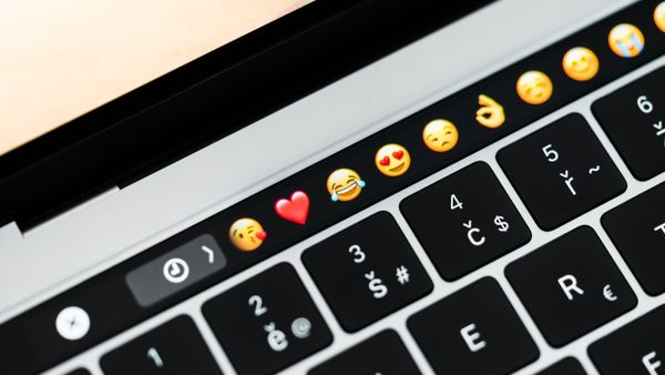 emoji apple macbook pro touch bar 16x9