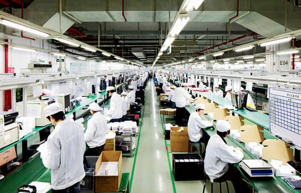 Apple manufacturing iPhones