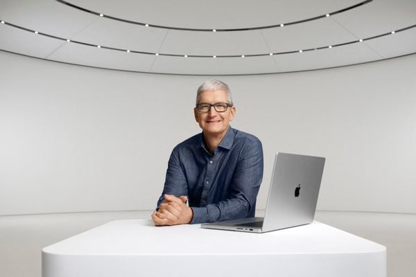 Tim Cook Macbook Pro Apple TV Plus macOS