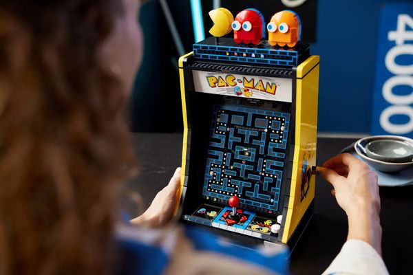 Lego arcade cabinet Pac-Man