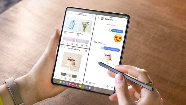 Pointless Samsung app turns iPhone into foldable smartphone