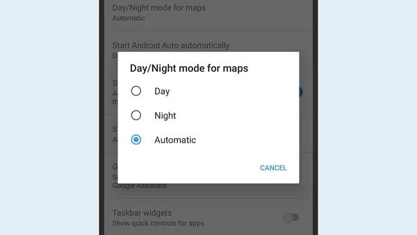 Selecting day or night mode for Google Maps