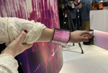 1708957846 Insane bracelet smartphone Motorola becomes reality at MWC 2024
