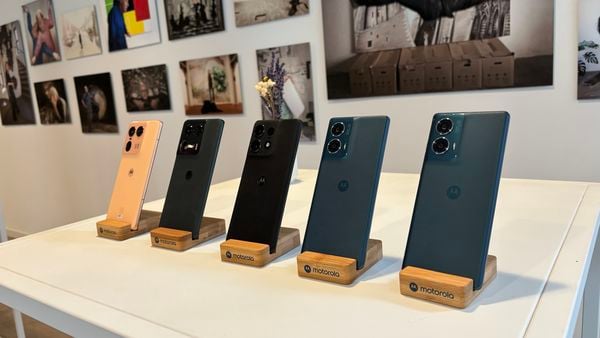 Motorola wants to attack Android competition with wooden phone